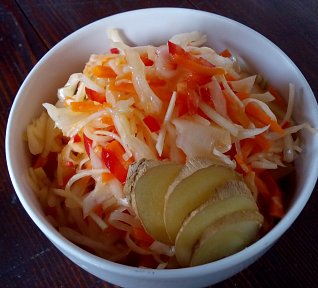 Zelný salát (nejen) se zázvorem