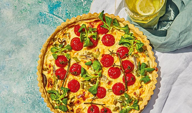 Quiche s čedarem a rajčaty