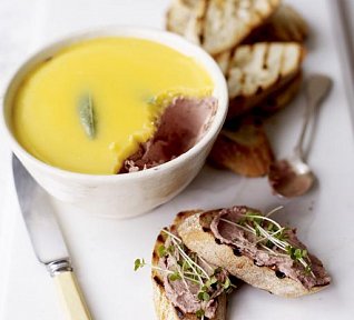 Paštika z kuřecích jater podle Jamieho Olivera