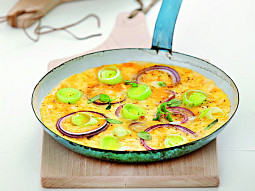 Omeleta s cibulí a pórkem