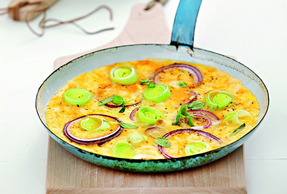 Omeleta s cibulí a pórkem