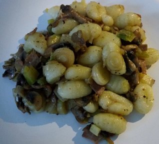 Noky s pórkem a žampiony dle mamky