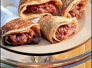 Slané palačinky s rajčatovou náplní Slané palačinky s rajčatovou náplní