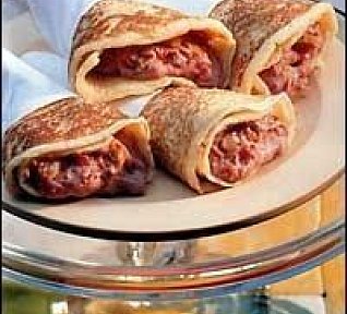 Slané palačinky s rajčatovou náplní