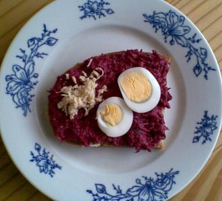 Křenová pomazánka z červené řepy