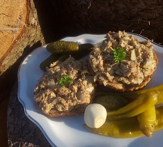 Trhaná vepřová plec nebo krkovice na pivu