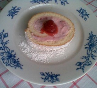 Jahodovo-tvarohová roláda