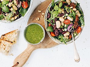 Fazolový salát s rajčaty