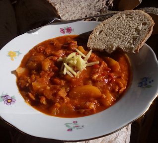 Bramborovo-zeleninový guláš