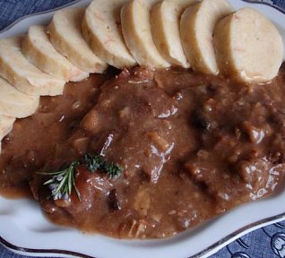 Houbové hovězí na špeku a bylinkách