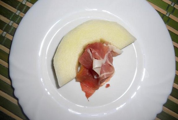 Prosciutto di San Daniele se žlutým melounem