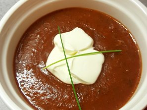 Zeleninová polévka s červenou řepou