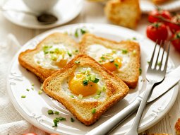 Toasty s vejci a čedarem