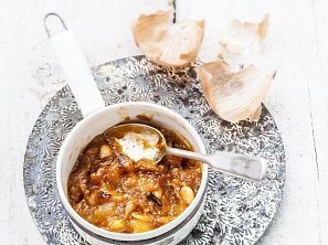 Meruňkové čatní s cibulí