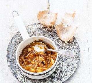 Meruňkové čatní s cibulí