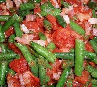 Česnekovo-rajské fazolky se slaninou