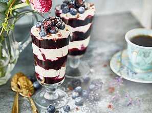 Pohár red velvet s borůvkami