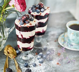 Pohár red velvet s borůvkami