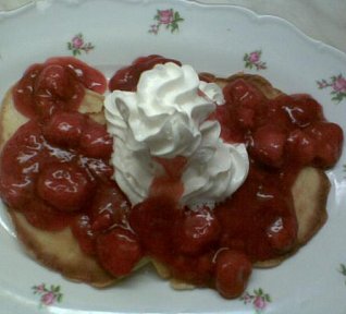 Palačinky s jahodovým přelivem