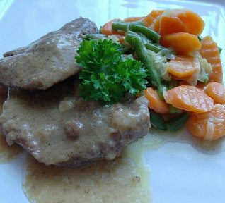 Dušené hovězí s mrkví a fazolkami