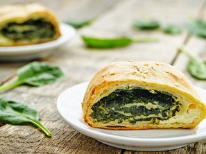 Špenátový závin se špenátem, slaninou a sýrem Špenátový závin se špenátem, slaninou a sýrem