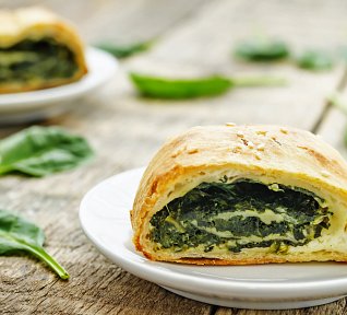 Špenátový závin se špenátem, slaninou a sýrem