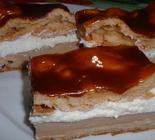 Větrníky na plech - karamelové řezy Větrníky na plech - karamelové řezy