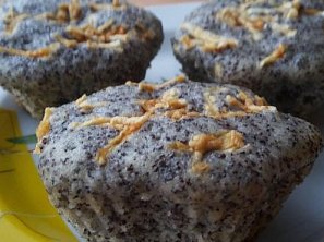 Makové muffiny s ovocem