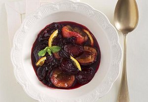 Švestkový kompot s černým pivem