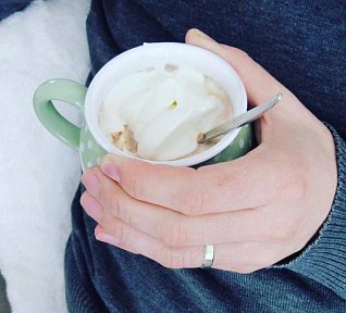 Horká čokoláda se šlehačkou