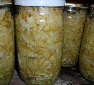 Kysané zelí ve sklenicích + salát