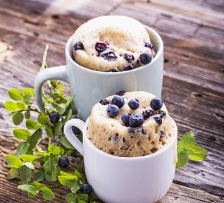 Borůvkový mug cake
