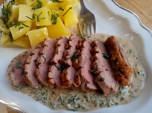 Kachní prsa se smetanovým medvědím česnekem