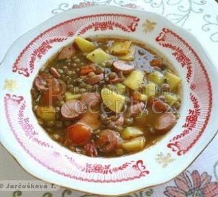 Čočková polévka s párkem