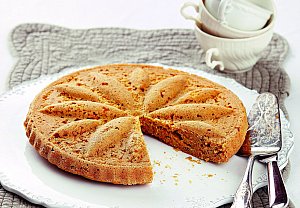 Mrkvovo-dýňová bábovka s ořechy