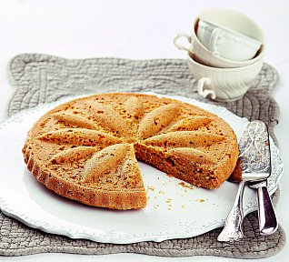 Mrkvovo-dýňová bábovka s ořechy