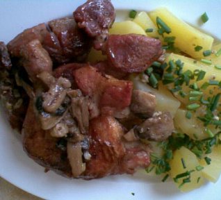 Kuřecí s vepřovým pečené na žampionech