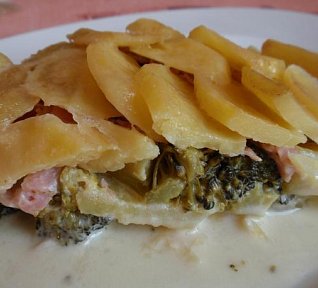 Gratinované brambory (nejen) s brokolicí