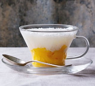 Tapiokový pudink s kokosovým mlékem a mangem