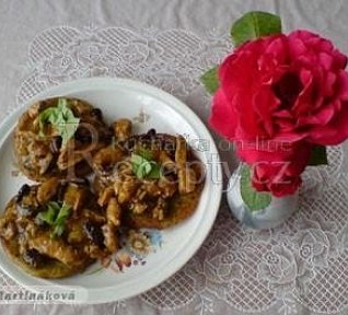 Kuřecí směs s bramboráčky