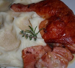 Bylinkové kuře s uzeným masem na smetaně