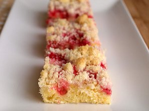 Rybízový koláč s drobenkou