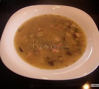 Bramborová polévka s houbami a uzeninou