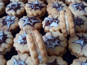 Ořechové kytičky s máslovým krémem