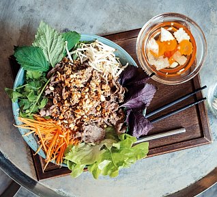 Bun Bo Nam Bo – Nudle s hovězím a zeleninou