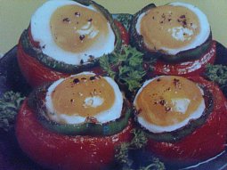 Pečená rajčata plněná šunkou a vejci