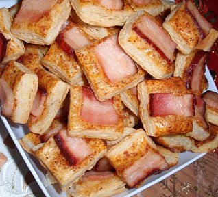 Chuťovky (jednohubky) z listového těsta