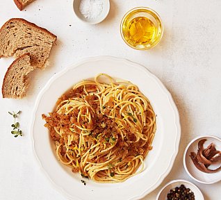 Citronové špagety s křupavou posýpkou