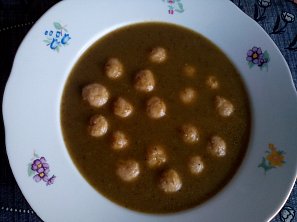 Kapustová polévka s drožďovými knedlíčky Kapustová polévka s drožďovými knedlíčky