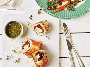 Krůtí závitky se sušenými rajčaty a fetou